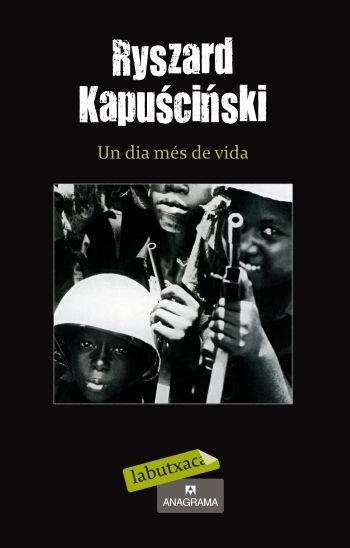 Un dia més de vida | 9788499301280 | Kapuscinski, Ryszard | Llibres.cat | Llibreria online en català | La Impossible Llibreters Barcelona